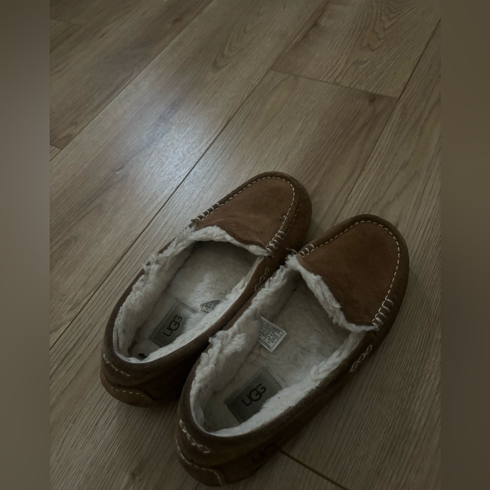 Women’s Ugg slippers
